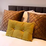 Stunning Liverpool City Location With River View And Parking Space Included