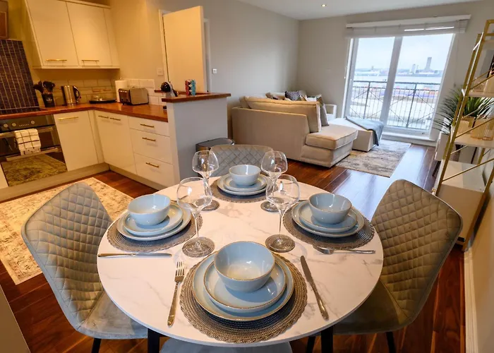 Stunning Liverpool City Location With River View And Parking Space Included