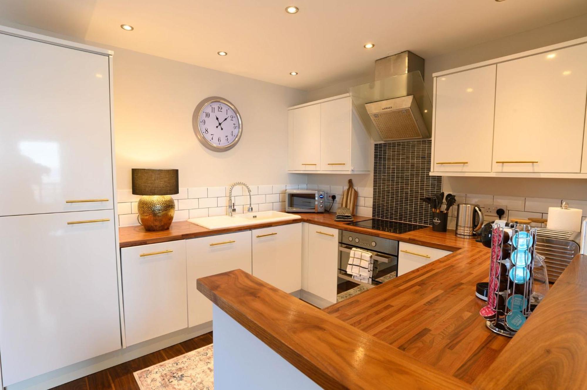 Apartment Stunning Location With River View And Parking Space Included